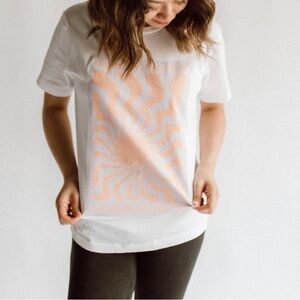 August Ink Focus On The Good Graphic Tee Size XS White Retro Sun Print Positive